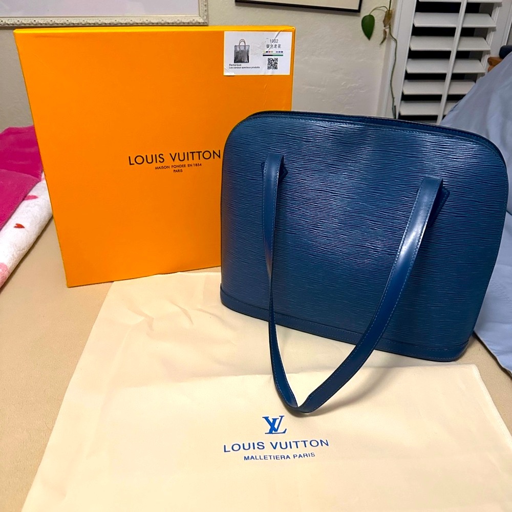AUTHENTIC Louis Vuitton LV Tote Bag M52285 Lussac Blue Epi 673270LB
